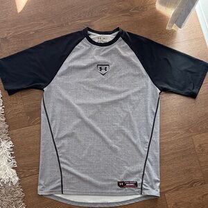 Under Armour Men's Two-Tone Black and Gray Heat Gear Tee - Medium